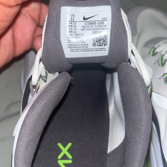 Size 11 Air maxes only worn once ! - Picture 3 of 5